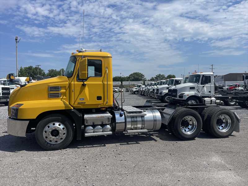 2022 Mack  AN64T
