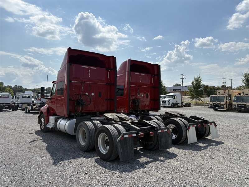 2021 International LT - image 4