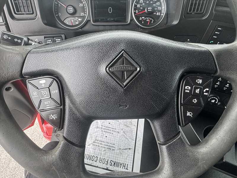 2021 International LT - image 12