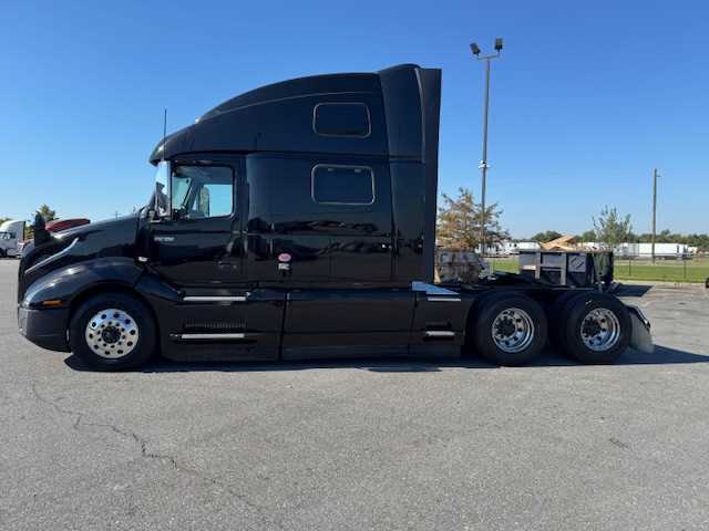 2023 Volvo  VNL64T860