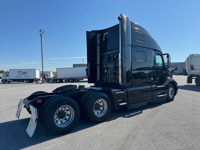 2023 Volvo  VNL64T860