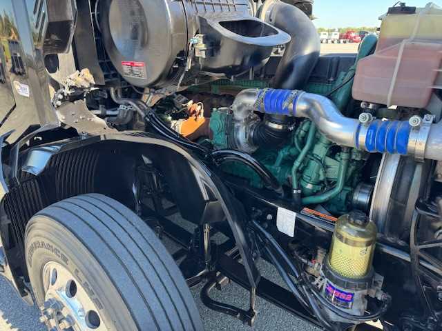 2023 Volvo  VNL64T860