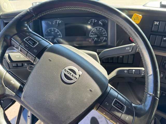 2023 Volvo  VNL64T860
