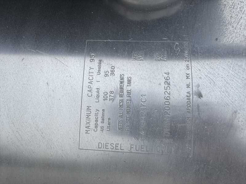 2021 International LT - image 8