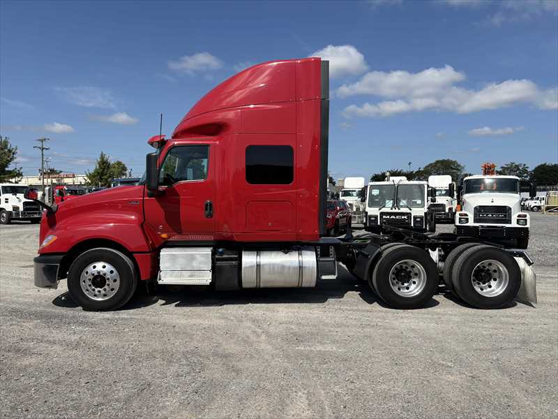 2021 International  LT625