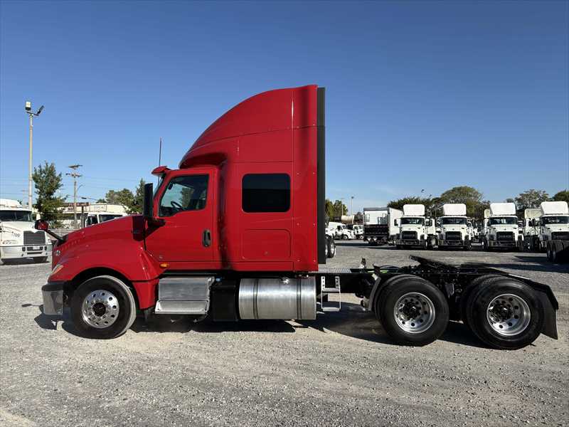 2021 International LT - image 2