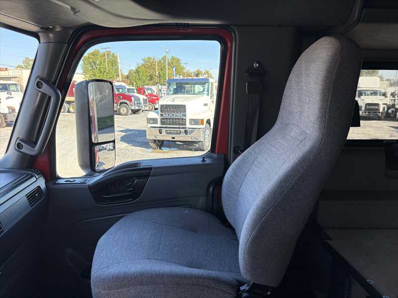 2021 International LT - image 15