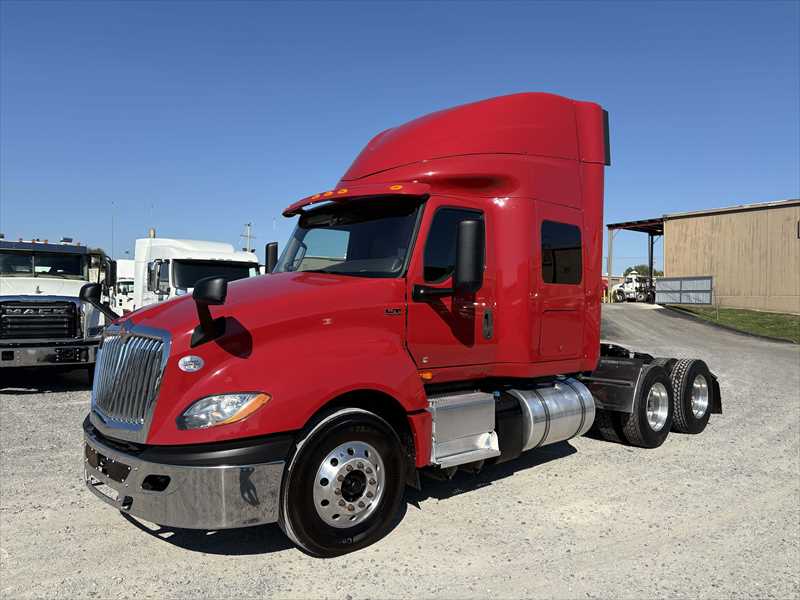 2021 International LT - image 1