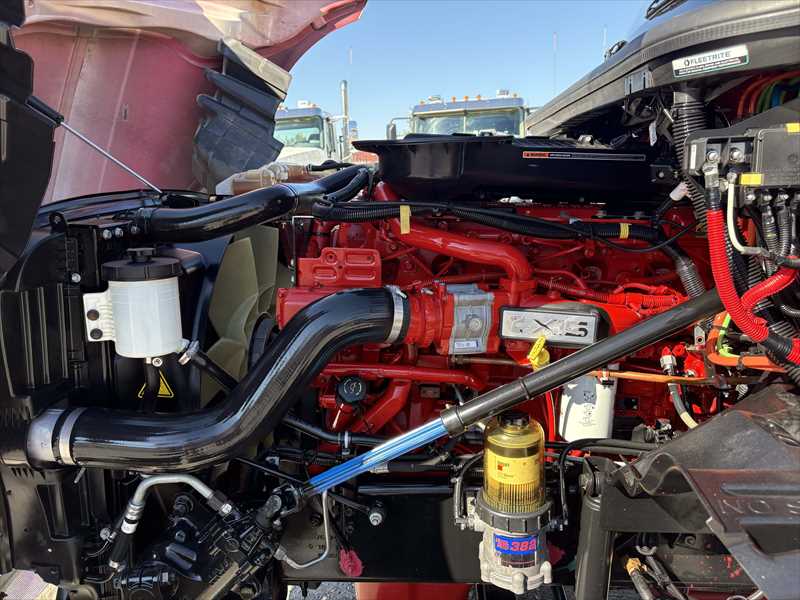 2021 International LT - image 10