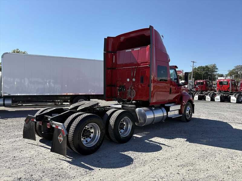2021 International LT - image 5