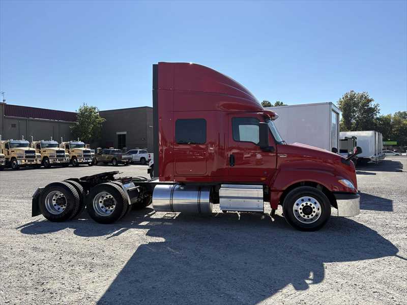 2021 International LT - image 6