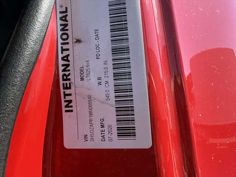 2021 International LT - image 11