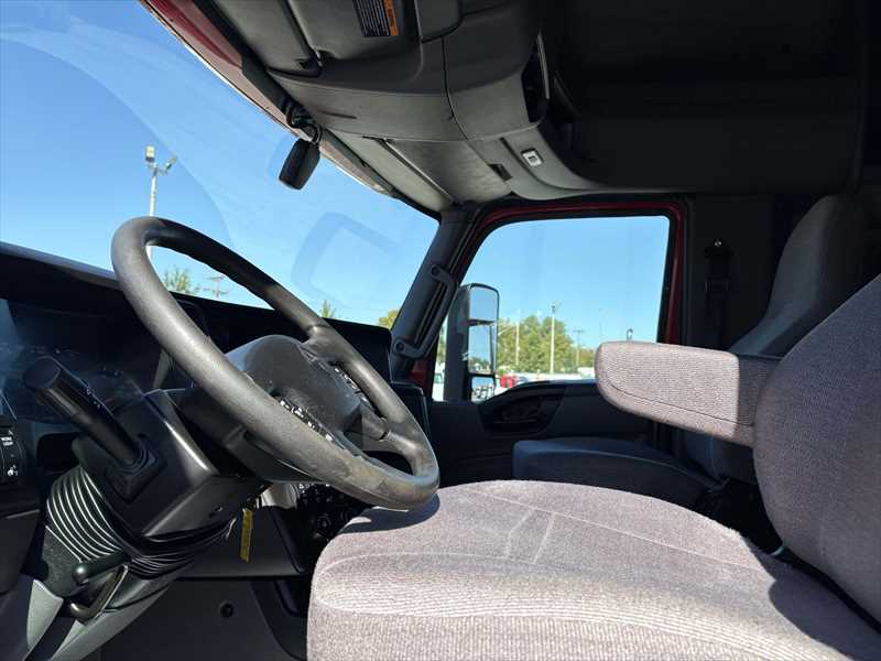 2021 International LT - image 12