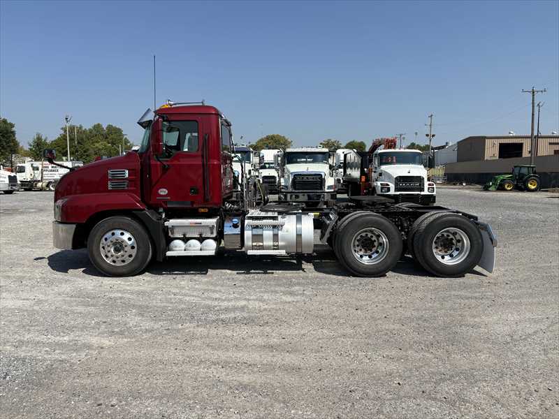2025 Mack Anthem - image 2