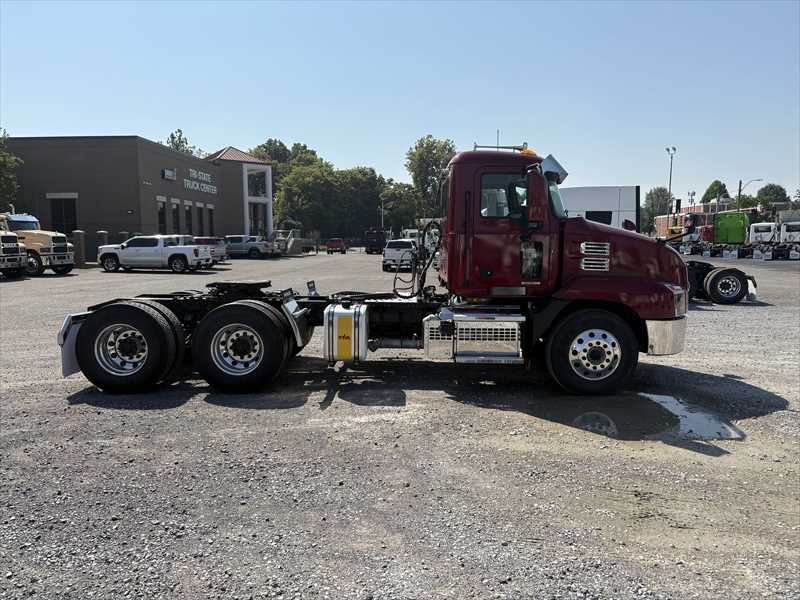 2025 Mack Anthem - image 7