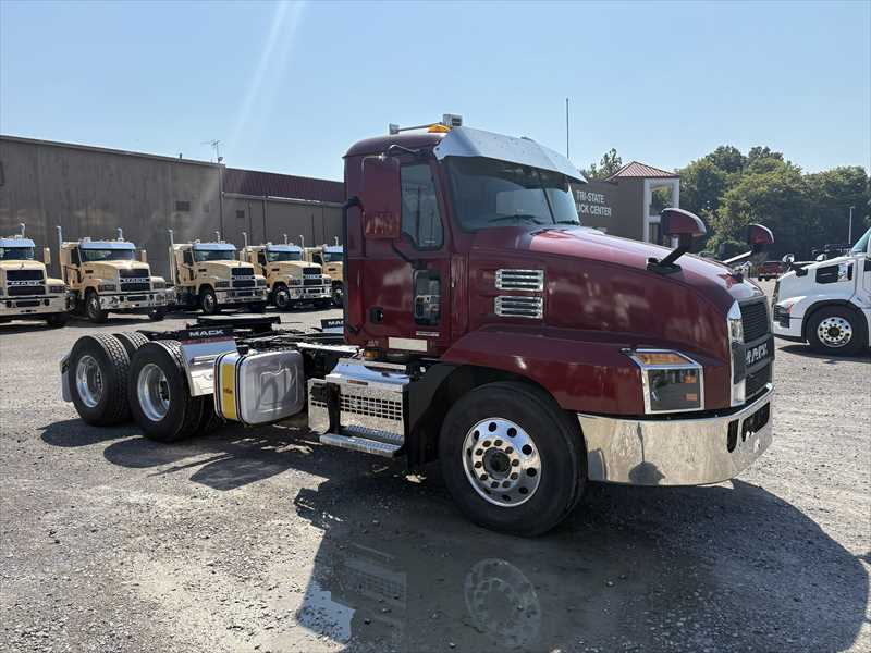 2025 Mack Anthem - image 8