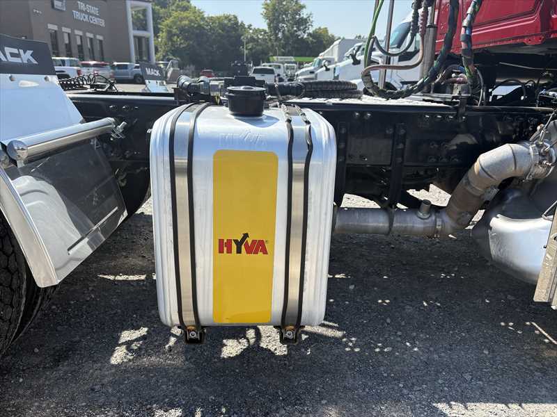 2025 Mack Anthem - image 6