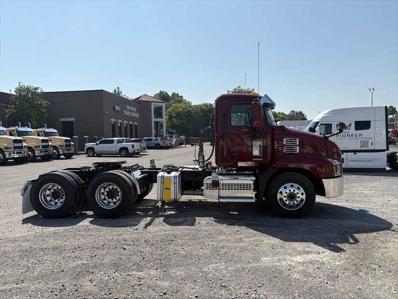 2025 Mack Anthem - image 6