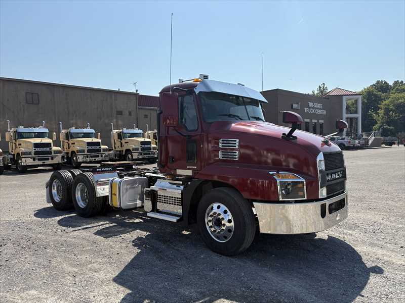 2025 Mack Anthem - image 7