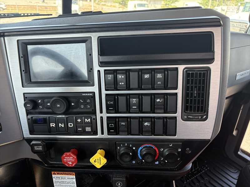 2025 Mack Anthem - image 14