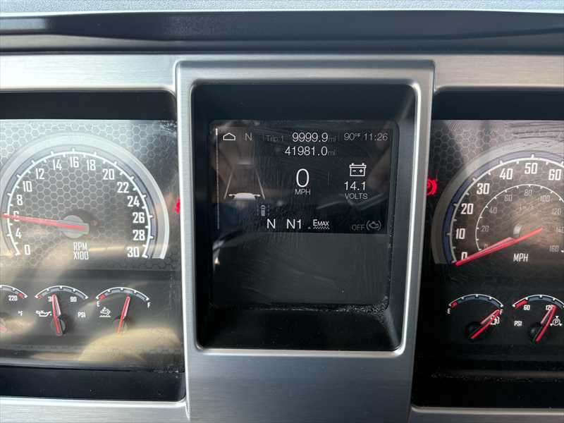 2025 Mack Anthem - image 13