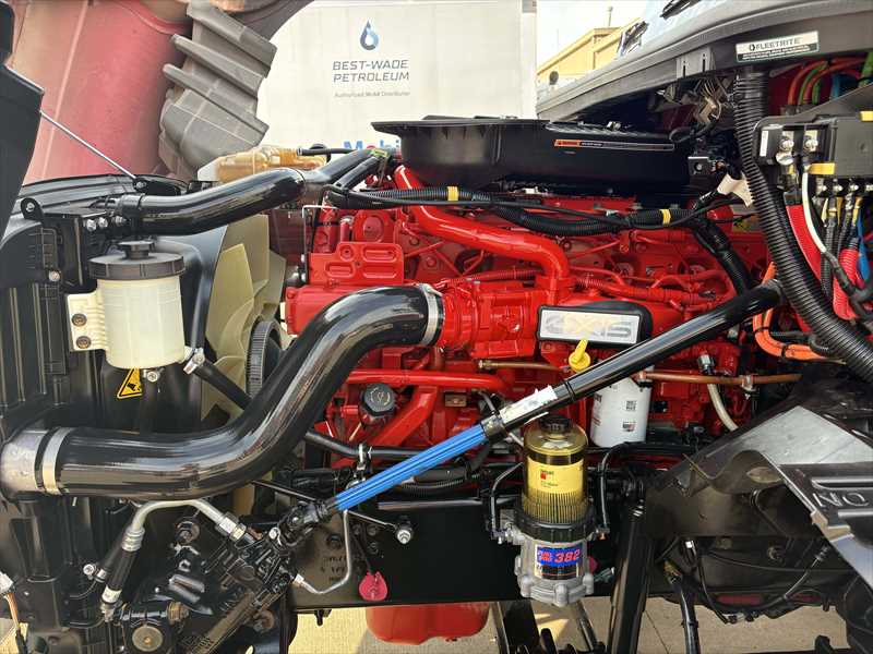 2021 International LT - image 7