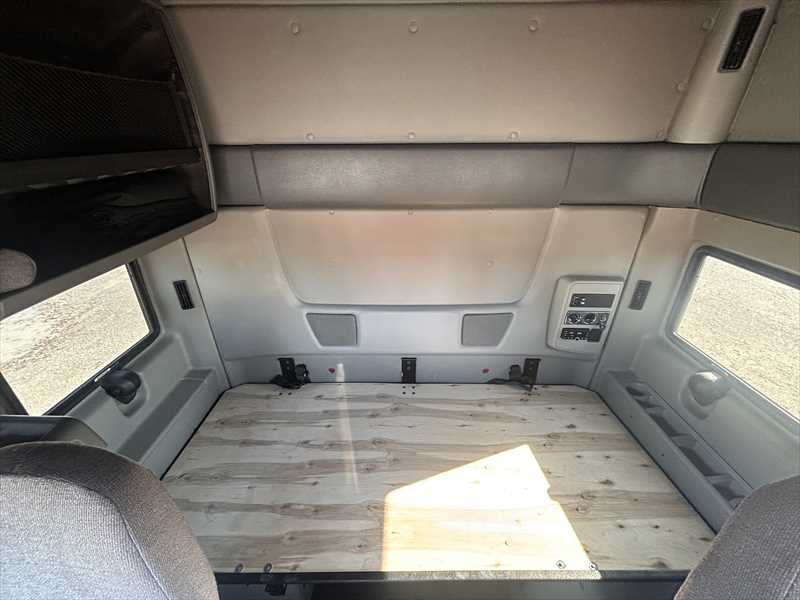 2021 International - image 12