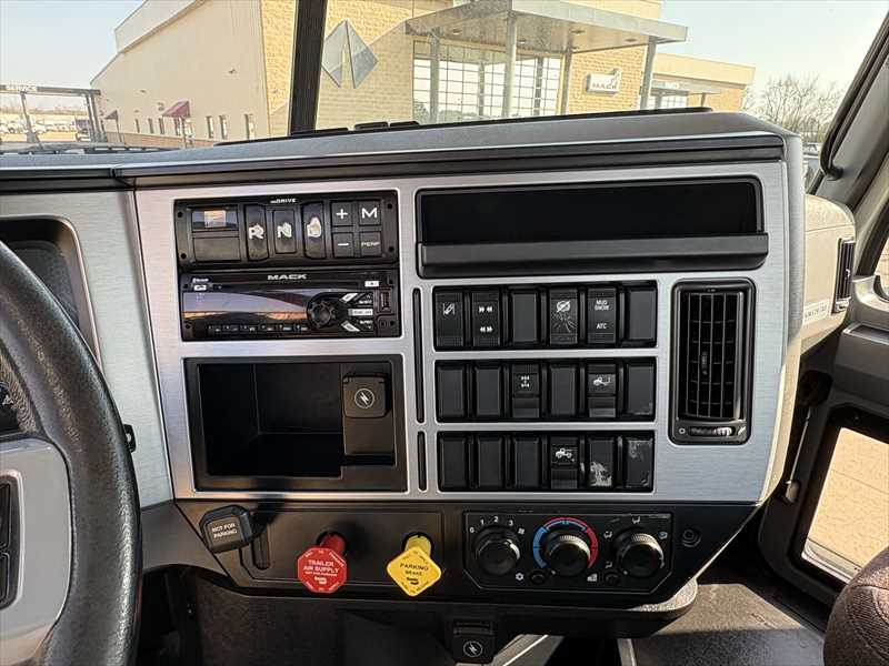 2020 Mack  AN64T