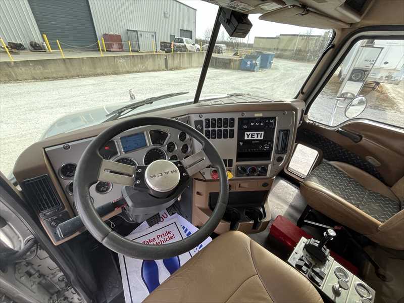 2018 Mack - image 10