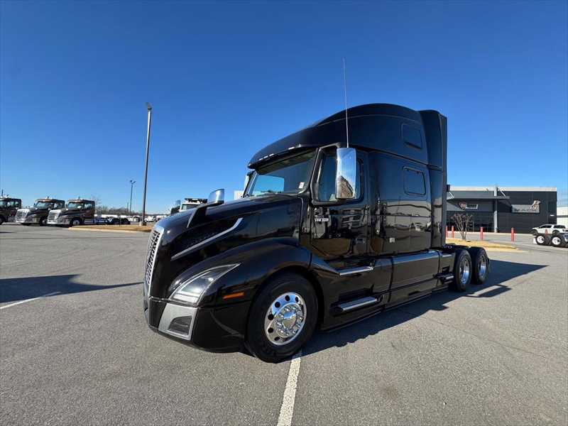 2023 Volvo  VNL64T860