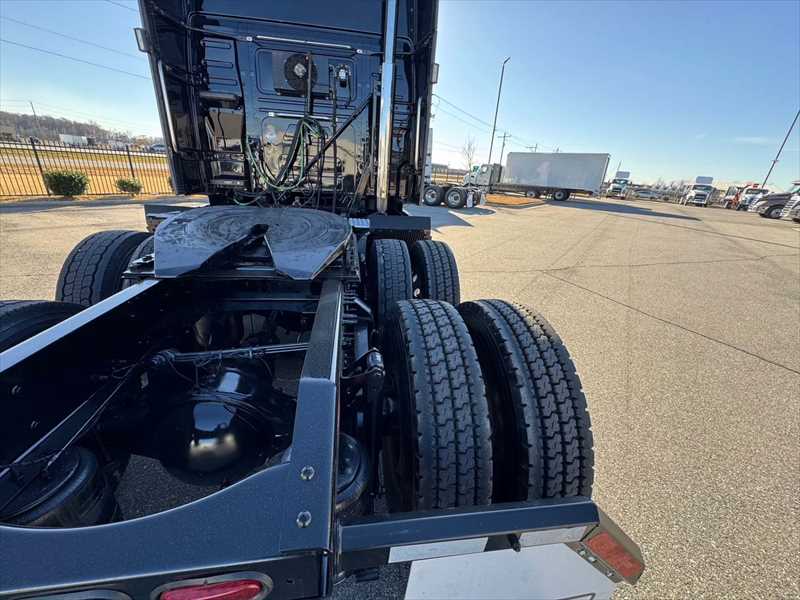 2023 Volvo  VNL64T860