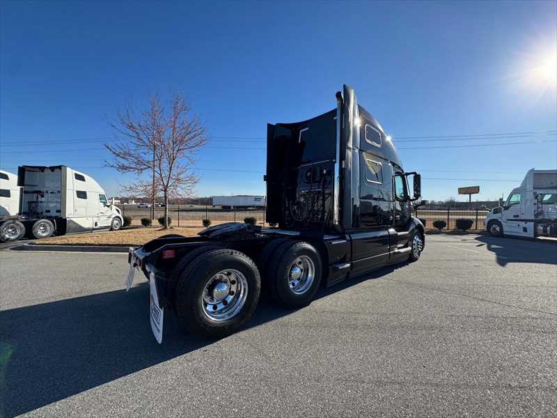 2023 Volvo  VNL64T860
