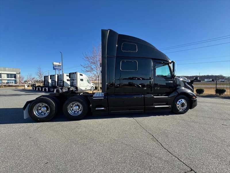 2023 Volvo  VNL64T860