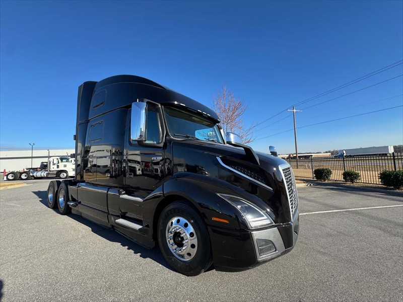 2023 Volvo  VNL64T860