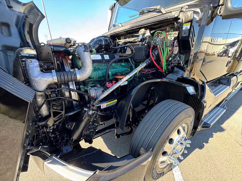 2023 Volvo  VNL64T860