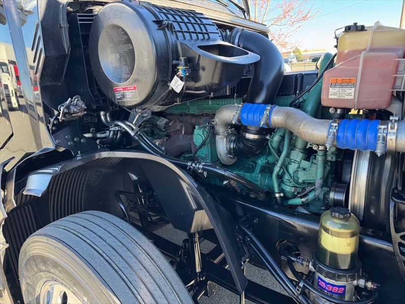 2023 Volvo  VNL64T860