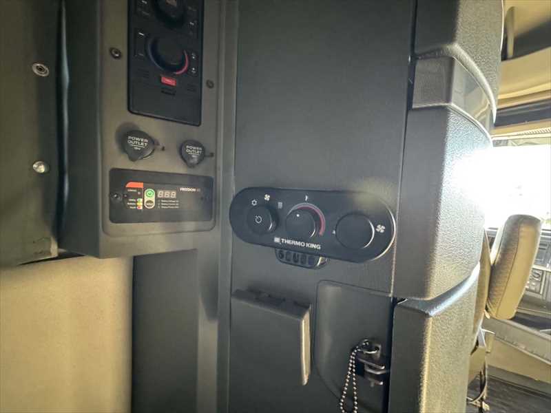 2023 Volvo  VNL64T860