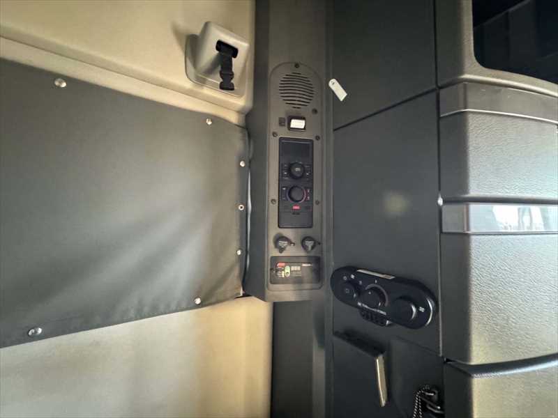 2023 Volvo  VNL64T860