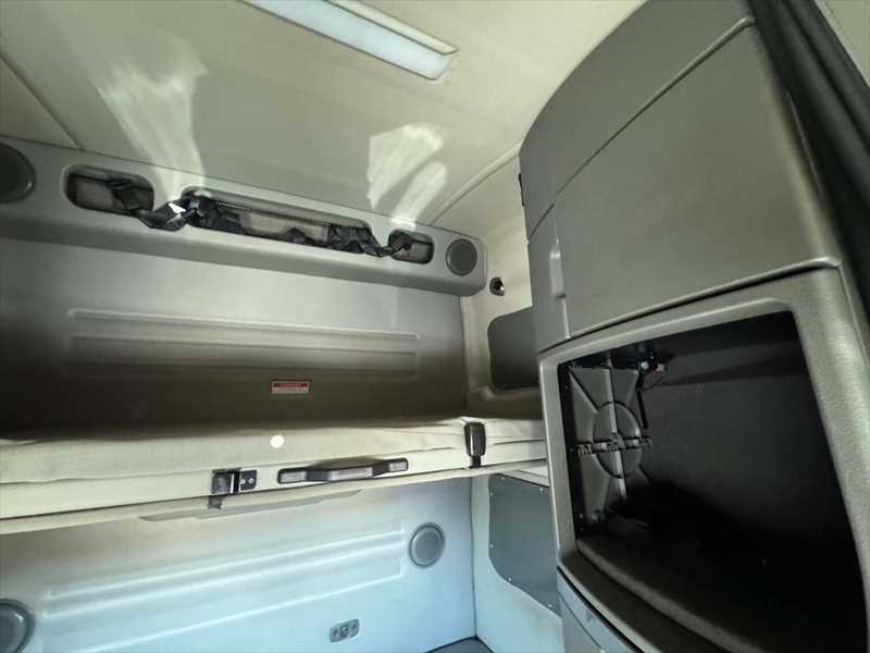 2023 Volvo  VNL64T860