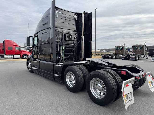 2022 Volvo  VNL64T860