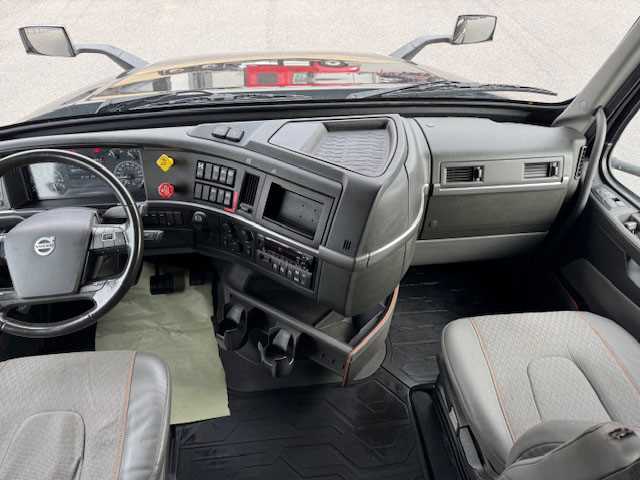 2022 Volvo  VNL64T860