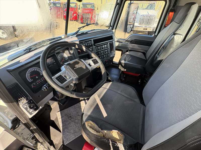 2020 Mack  AN64T