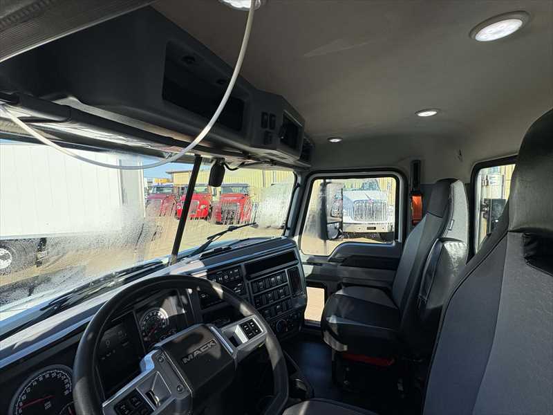2020 Mack  AN64T