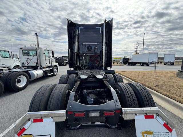 2023 Volvo  VNL64T860