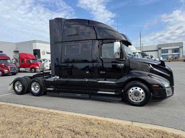 2023 Volvo  VNL64T860