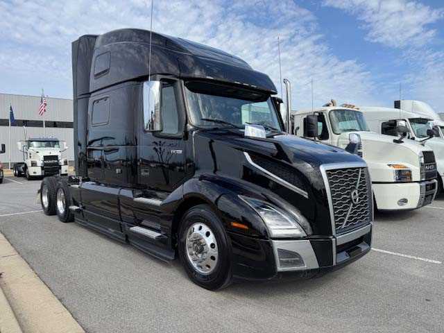 2023 Volvo  VNL64T860