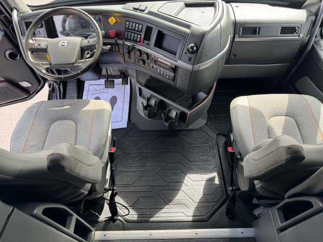 2023 Volvo  VNL64T860