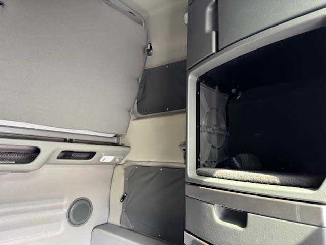 2023 Volvo  VNL64T860