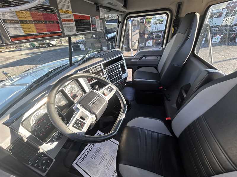 2020 Mack Pinnacle - image 12