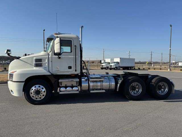 2022 Mack  AN64T